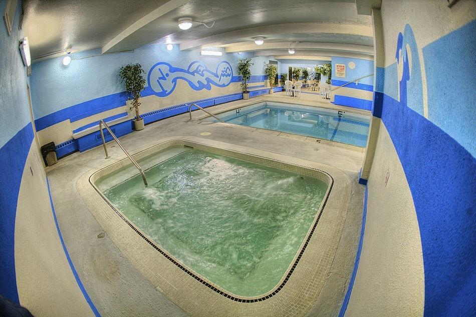 Compass Point Inn - Суррей Зручності фото